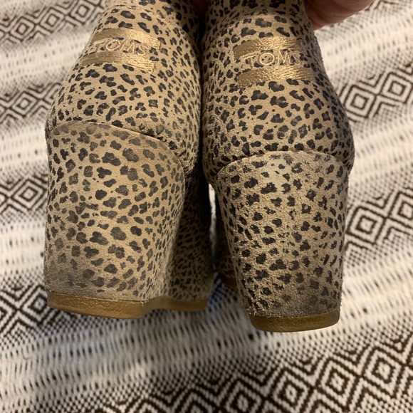 Tom’s Animal Print wedge ankle boots. Super Cute - Picture 3 of 7